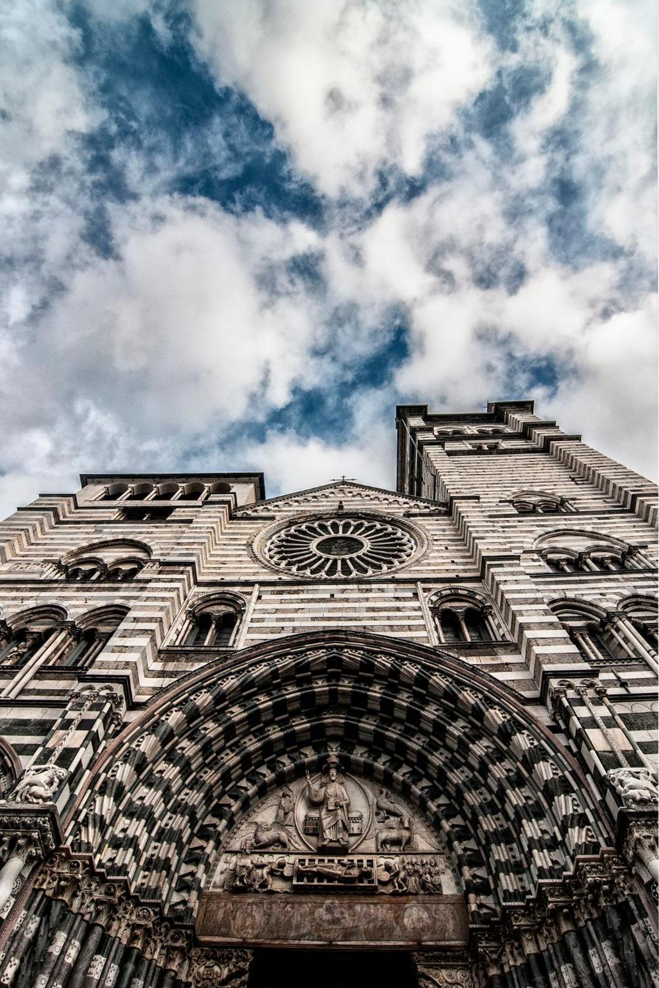 Genova Centro Colonna-Cattedrale Di San Lorenzo Exterior foto